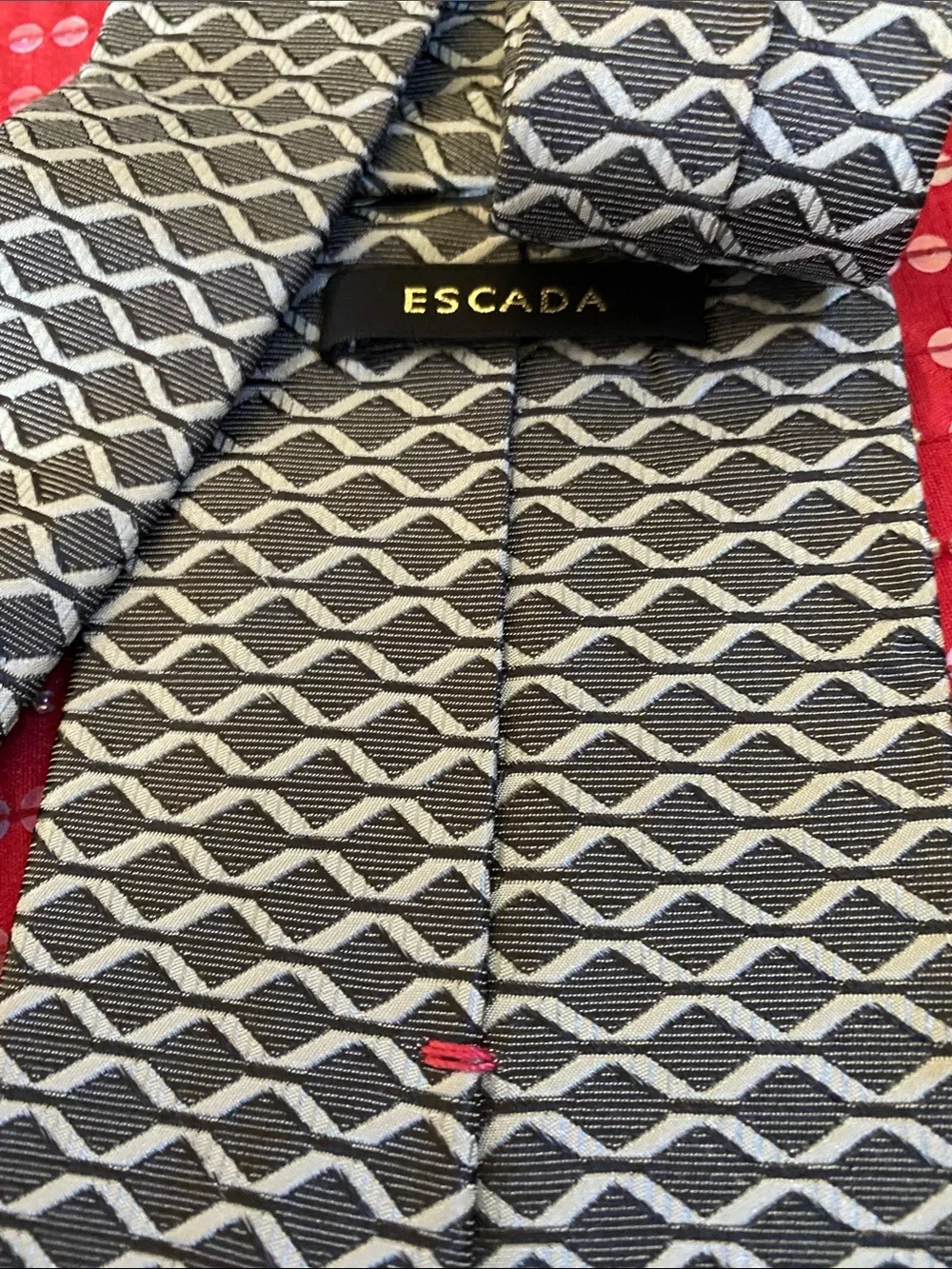 Escada 💯 Silk Made in Italy 🇮🇹 Textured Subtle Shimmer Luxury Rare Tie NWOT